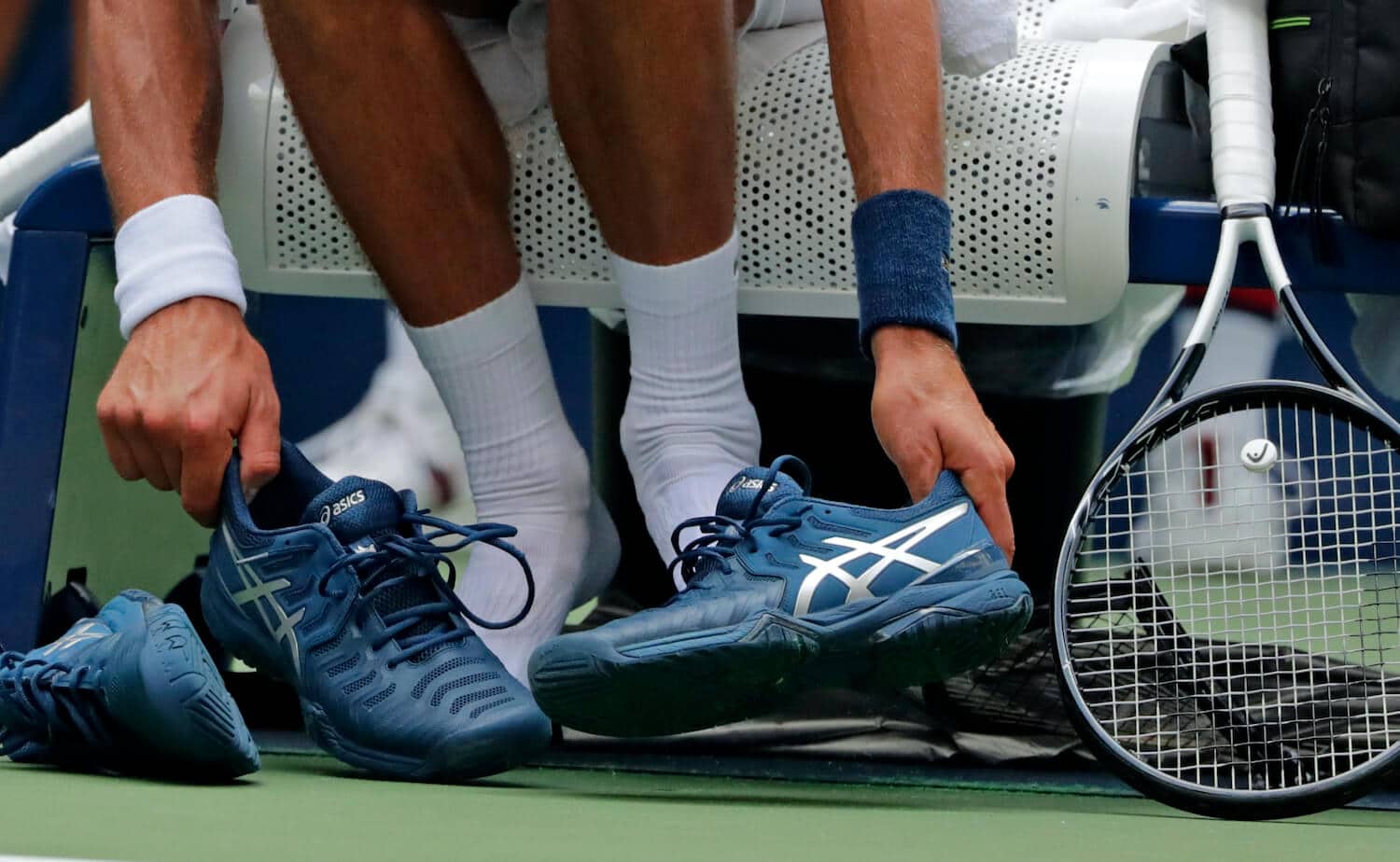 Moment limit capacity Novak Djokovic changes his shoes U.S. Open 2018 - TennisPAL